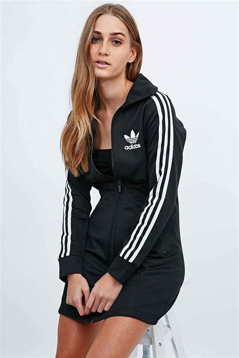 adidas black outfits.